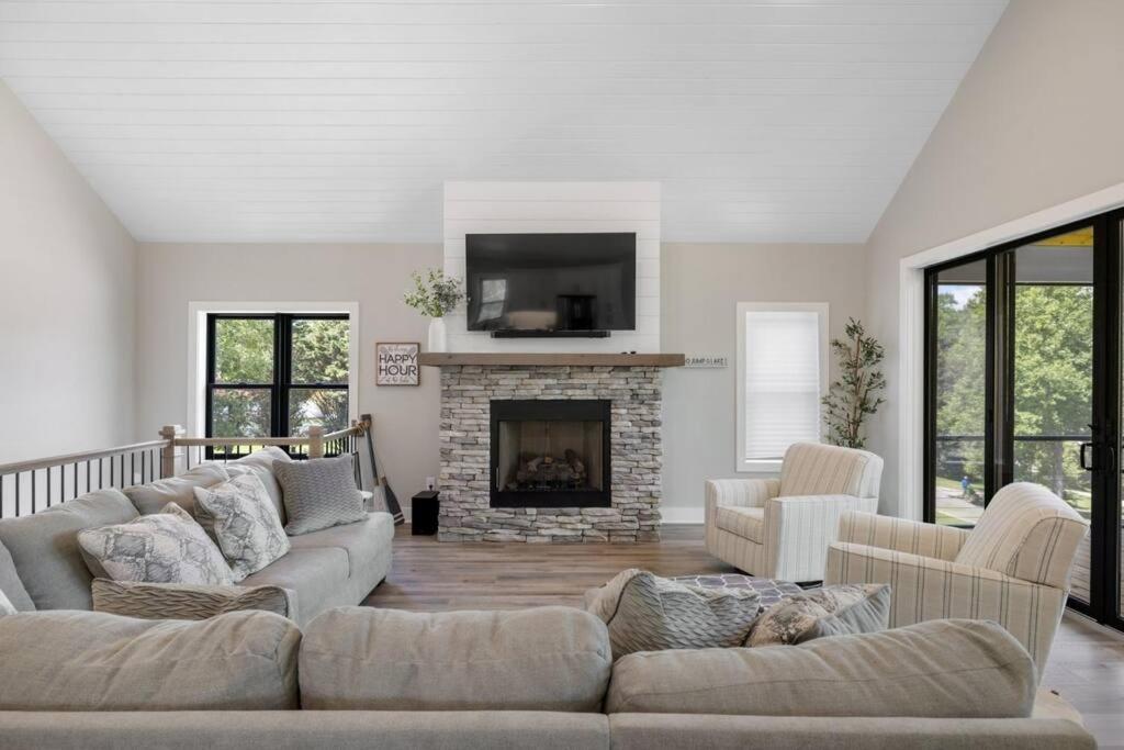 New Home, Dock, Kayaks, Game Room, Water Views Winchester 외부 사진